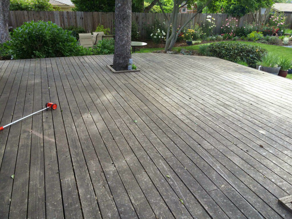 Deck Cleaning & Sealing (Wood & Composite)
