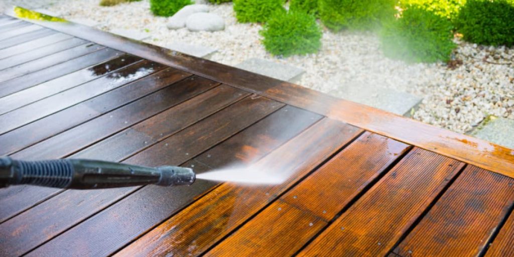 Deck Cleaning & Sealing (Wood & Composite)
